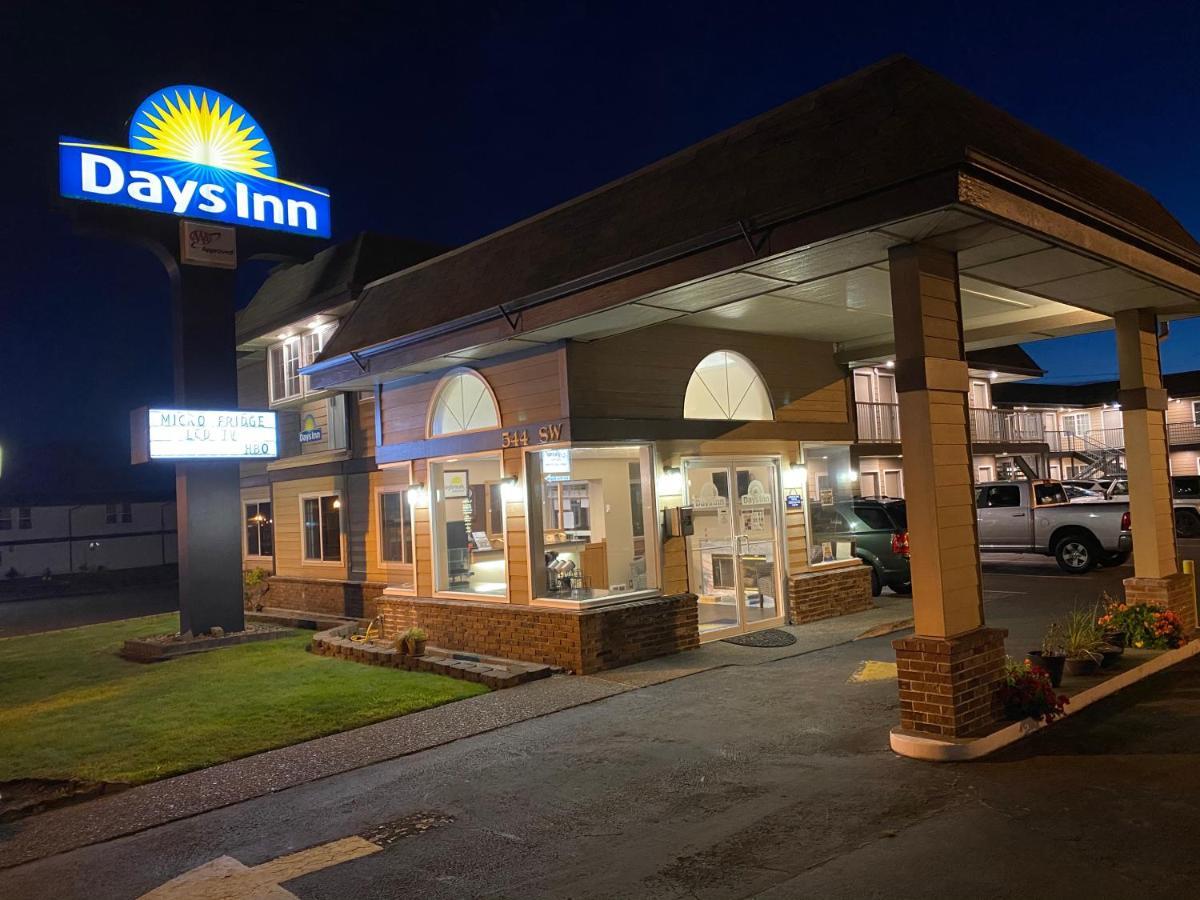Days Inn By Wyndham Newport Or Esterno foto