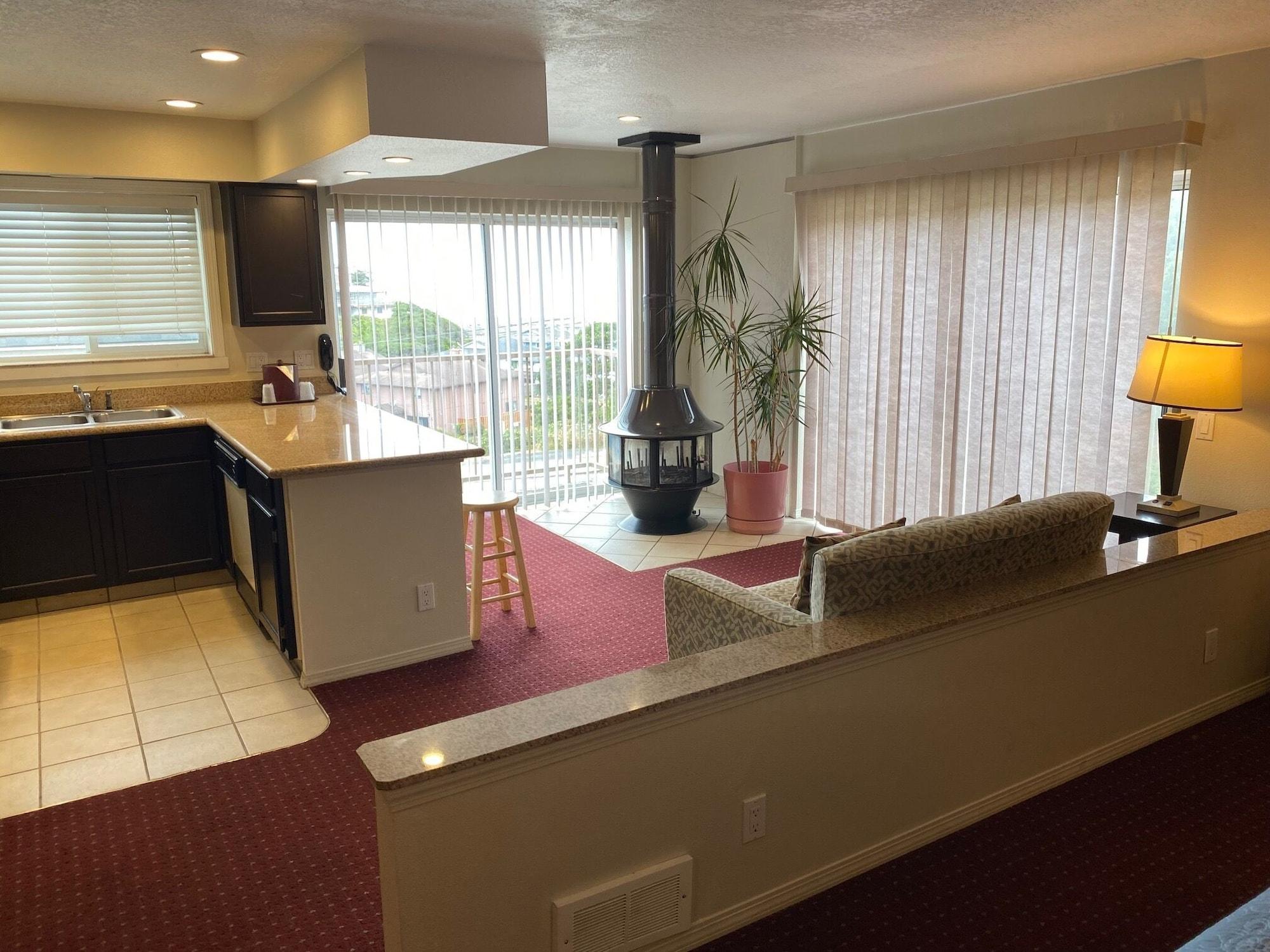 Days Inn By Wyndham Newport Or Esterno foto