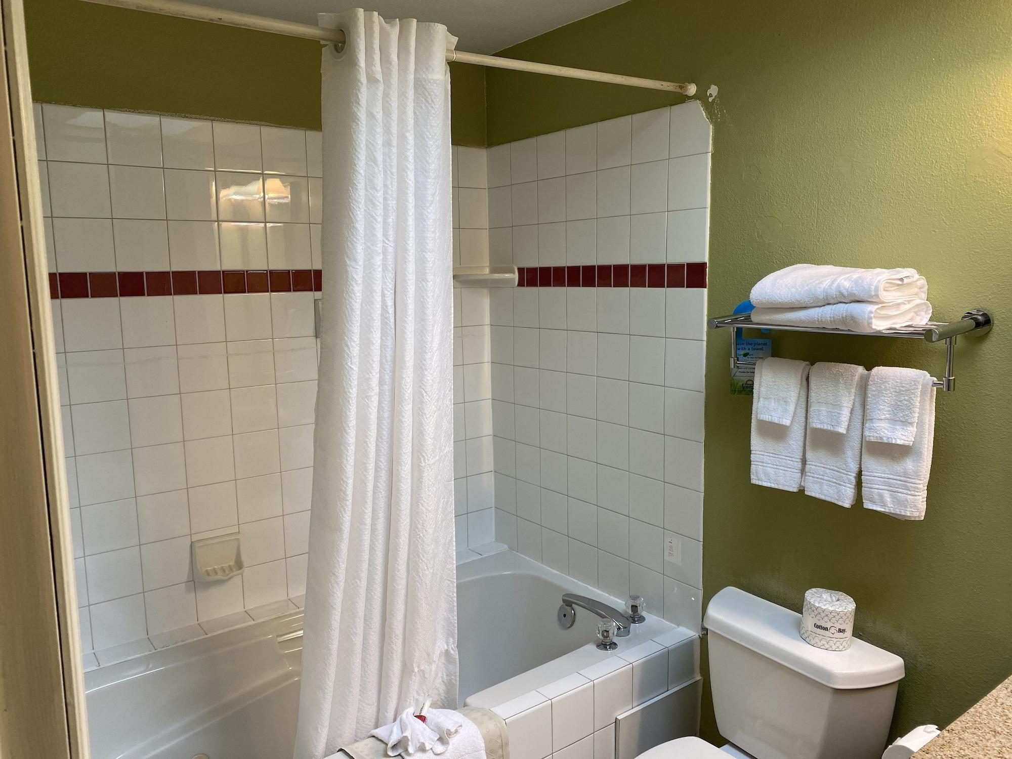Days Inn By Wyndham Newport Or Esterno foto