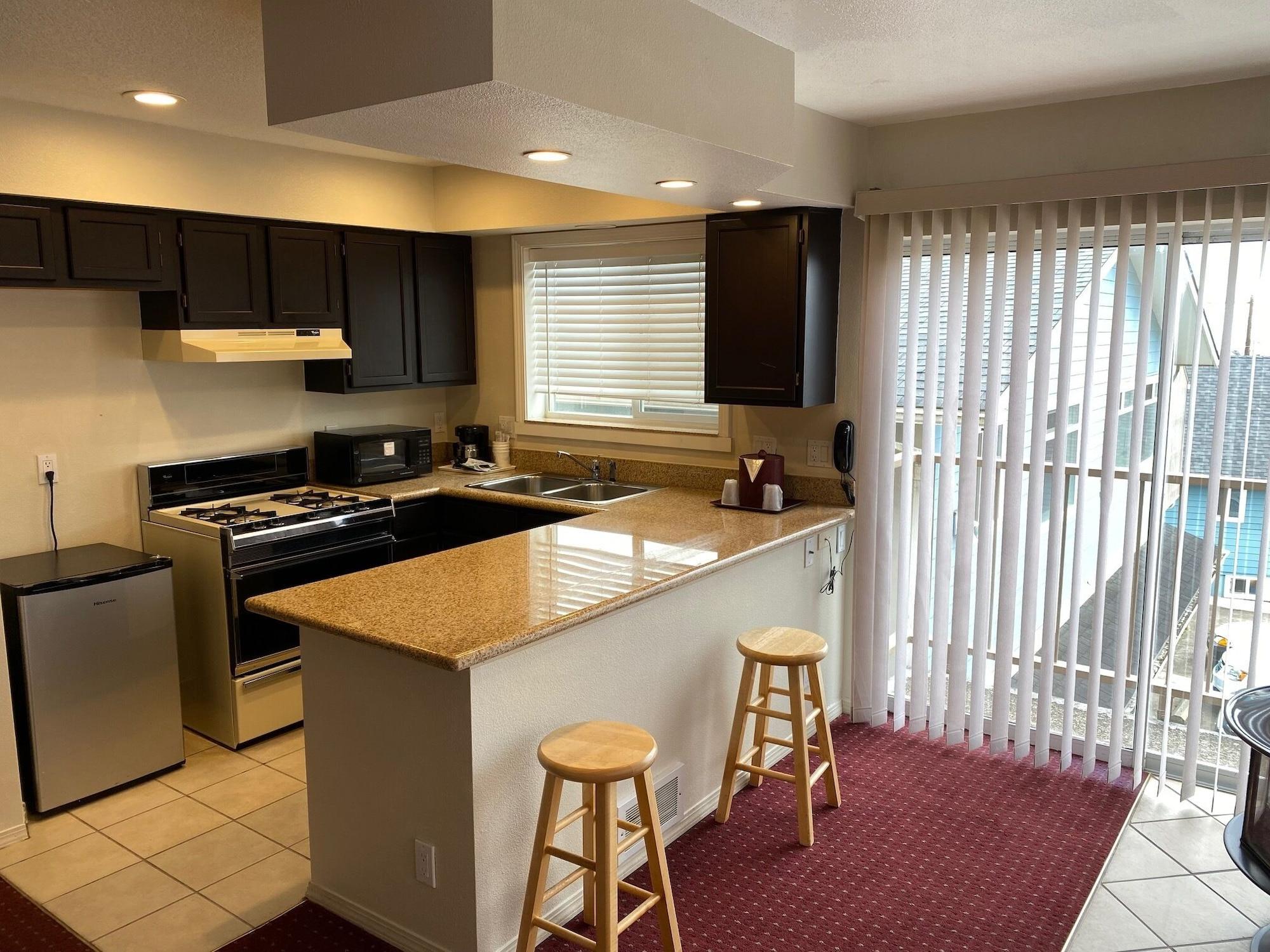 Days Inn By Wyndham Newport Or Esterno foto