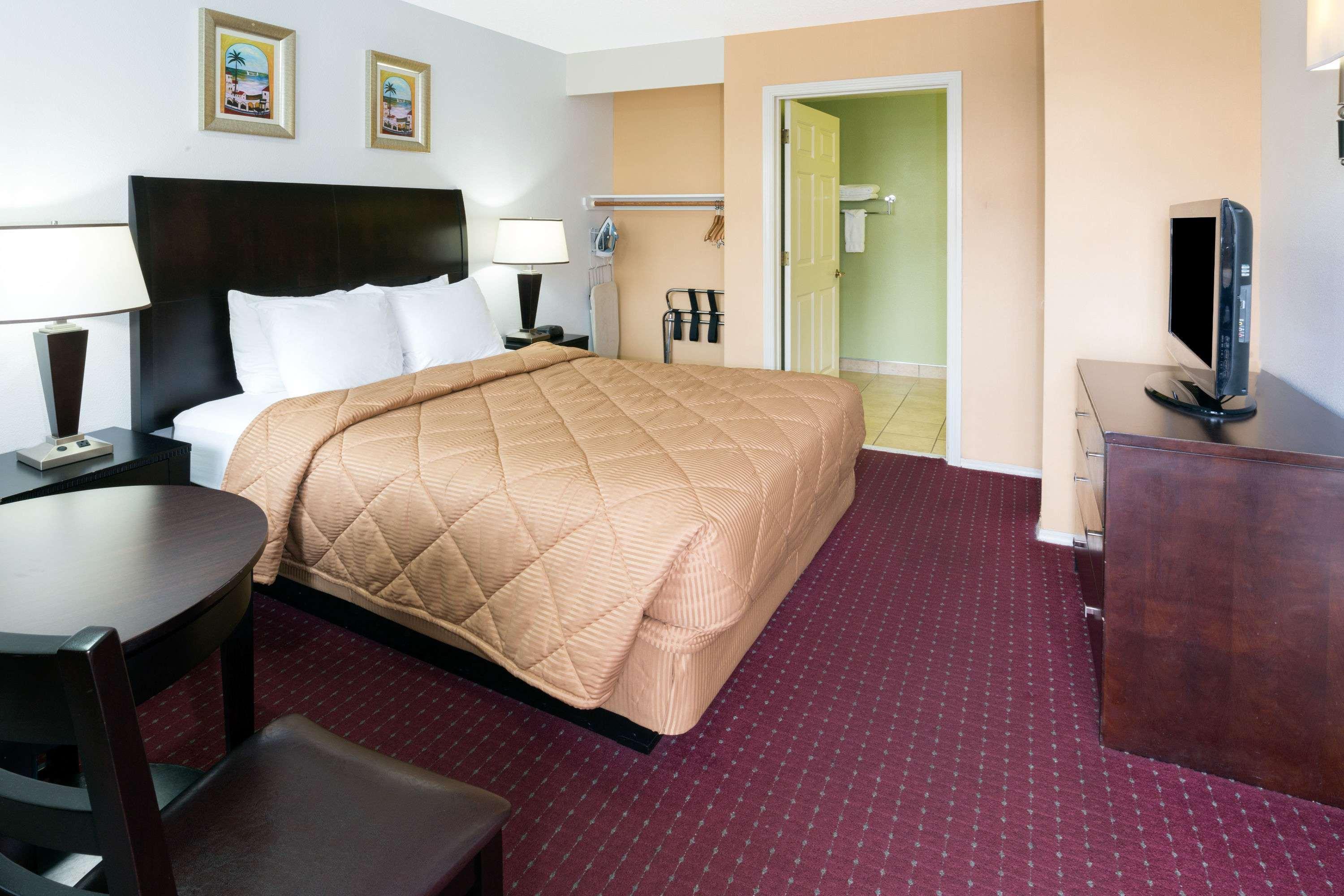 Days Inn By Wyndham Newport Or Esterno foto