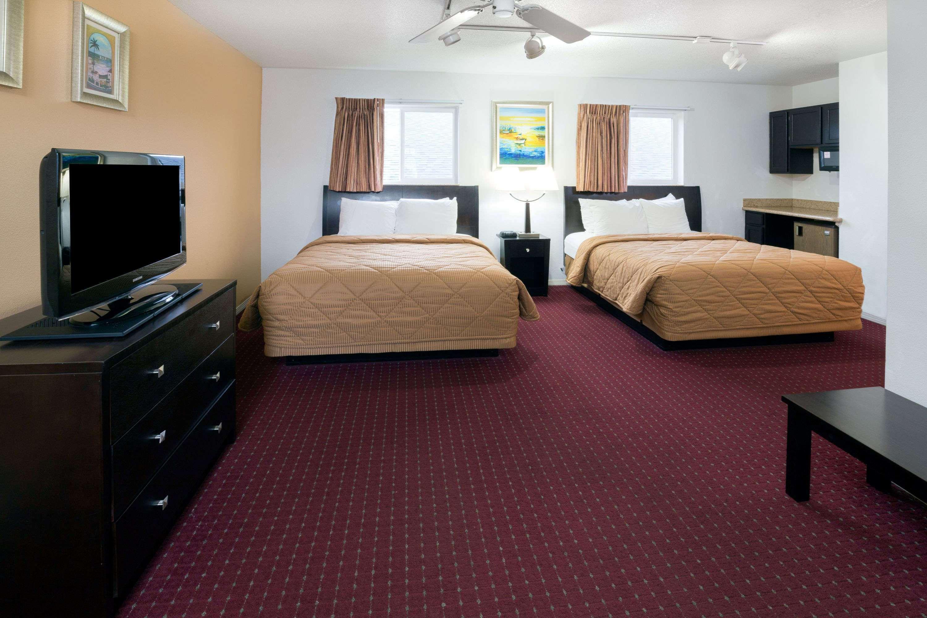 Days Inn By Wyndham Newport Or Esterno foto