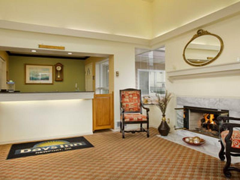 Days Inn By Wyndham Newport Or Esterno foto