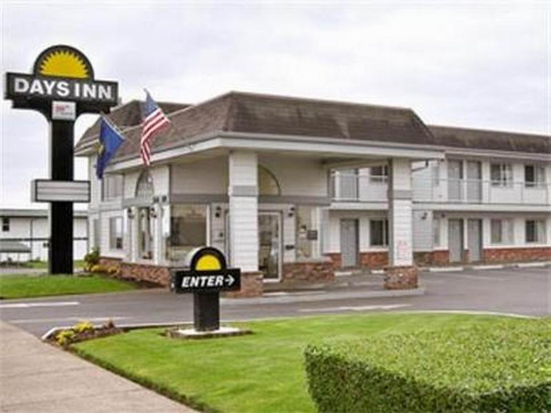 Days Inn By Wyndham Newport Or Esterno foto