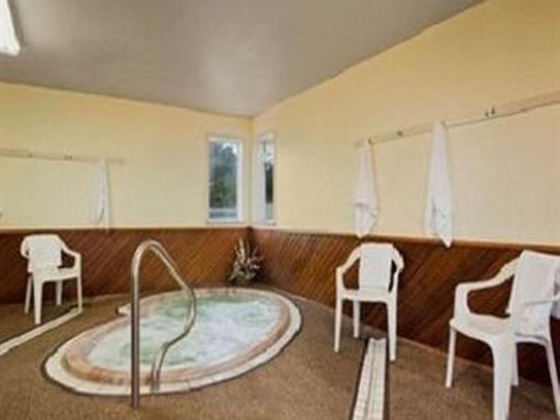Days Inn By Wyndham Newport Or Esterno foto